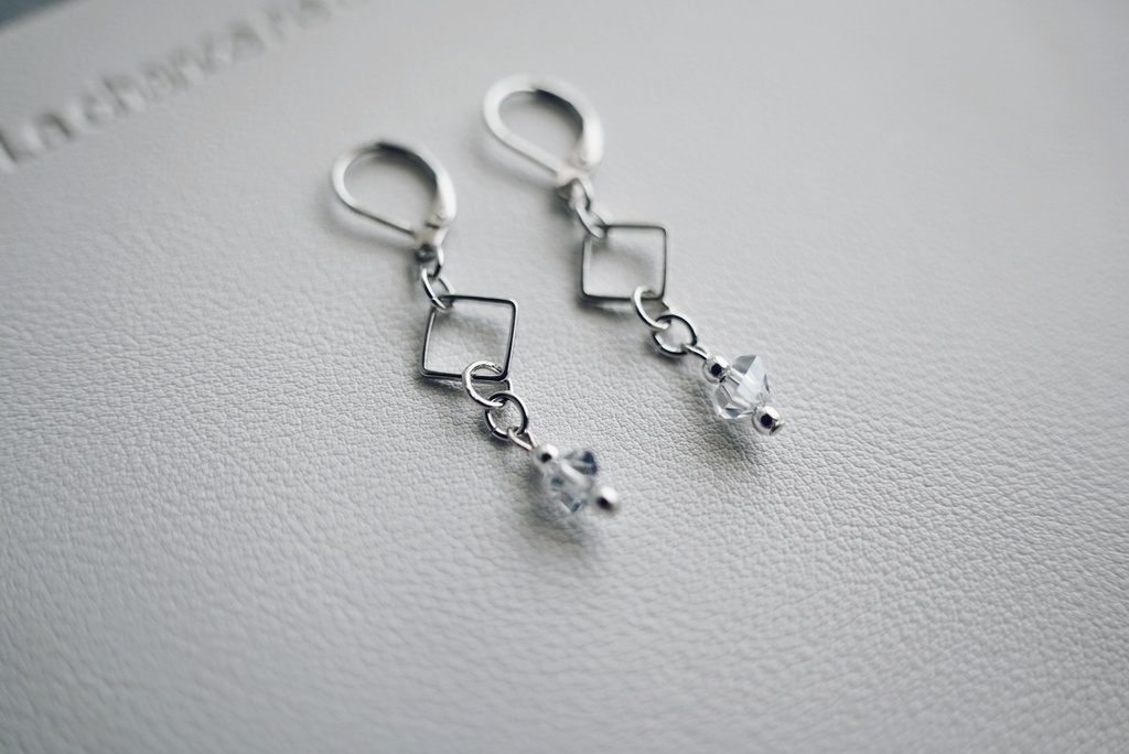 スクエアフープの耳飾り