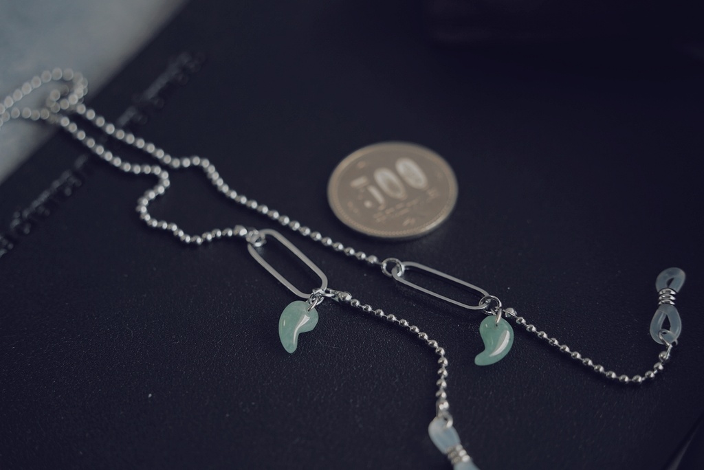 勾玉の眼鏡チェーン