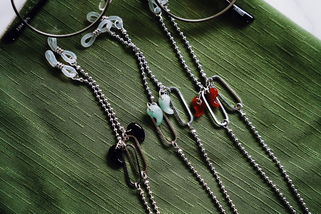 勾玉の眼鏡チェーン