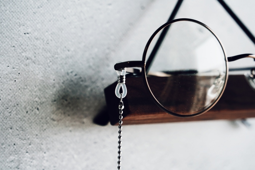 勾玉の眼鏡チェーン