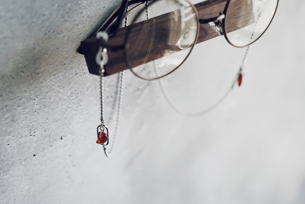 勾玉の眼鏡チェーン