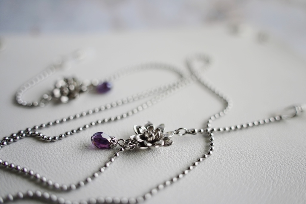 蓮の眼鏡チェーン