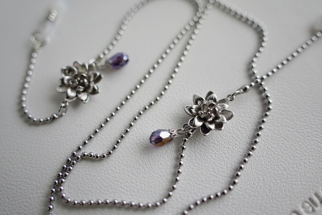 蓮の眼鏡チェーン