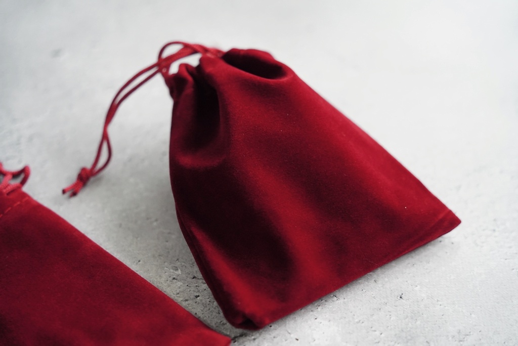 ベロア素材のアクセサリー保管袋