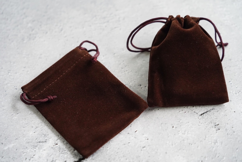 ベロア素材のアクセサリー保管袋