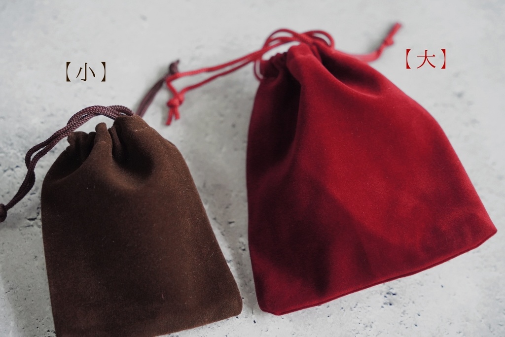 ベロア素材のアクセサリー保管袋