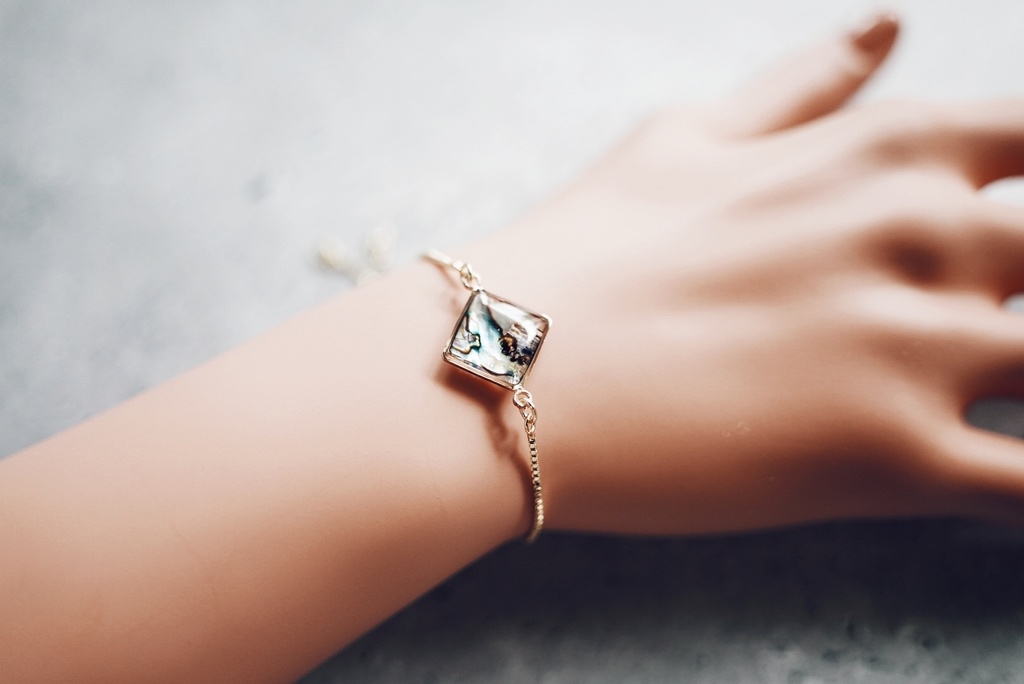 淡水シェルチャームのブレスレット