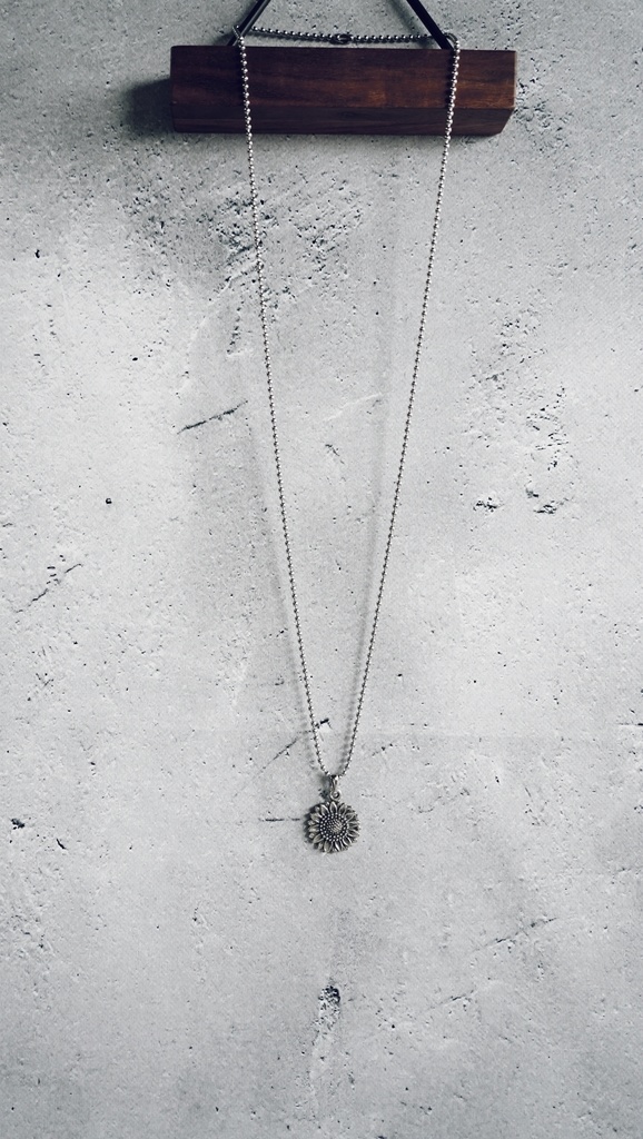 メタルパーツのネックレス