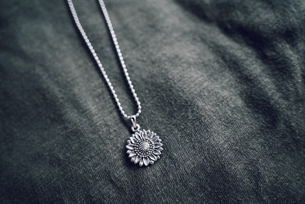 メタルパーツのネックレス