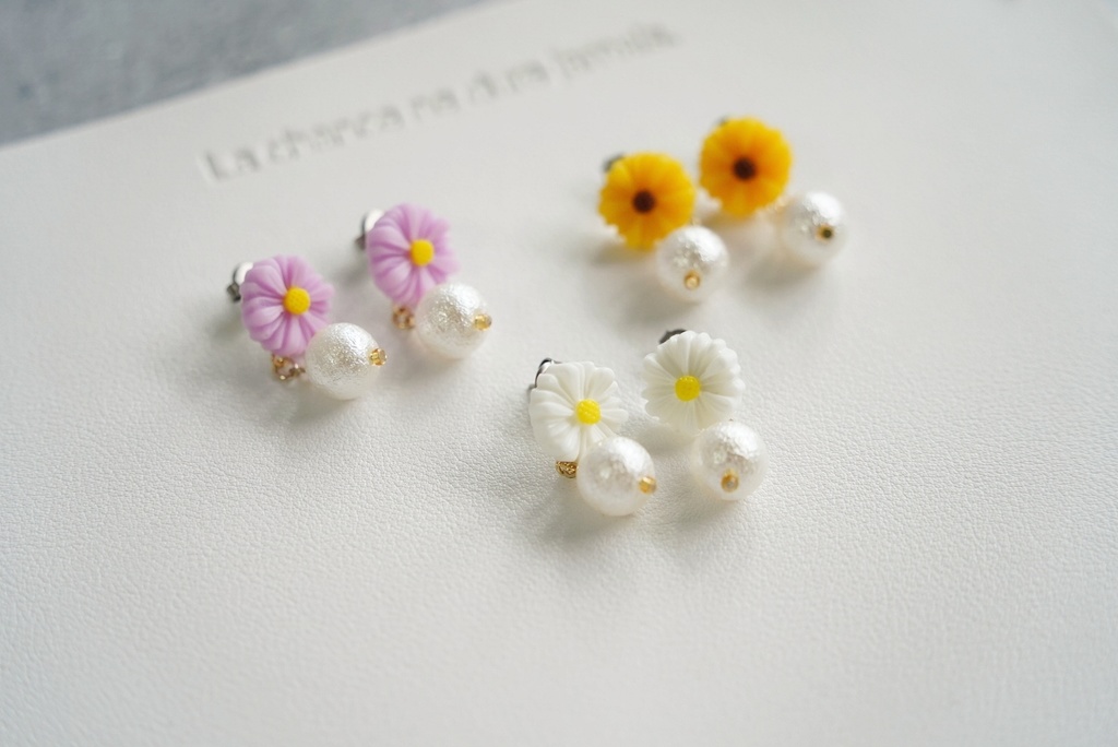 花手毬の耳飾り