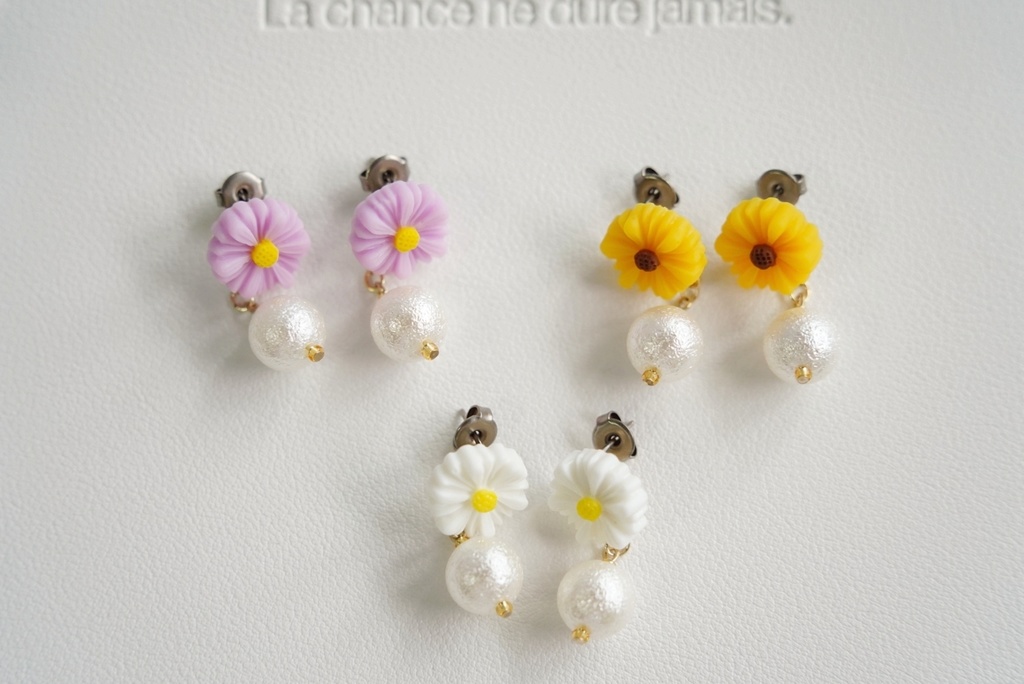 花手毬の耳飾り