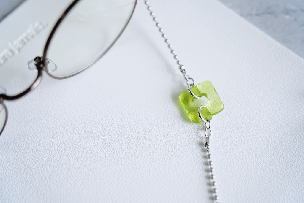 クリアスクエアの眼鏡チェーン