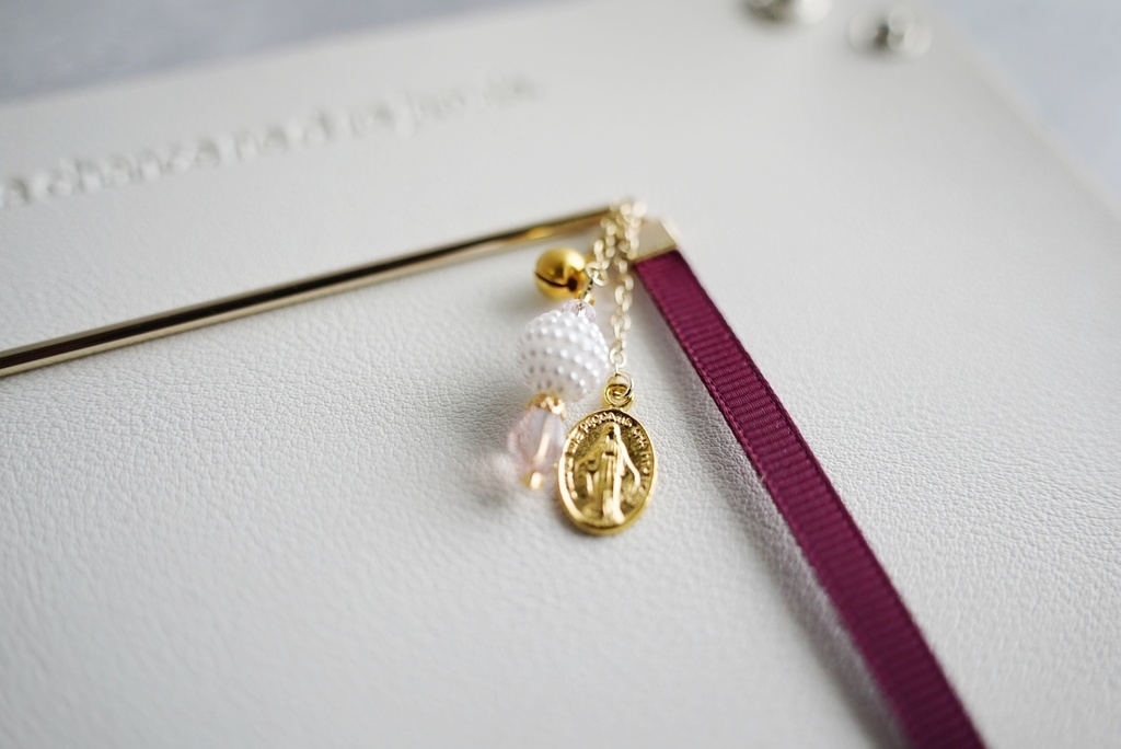 つぶつぶパールとメダイユの髪飾り