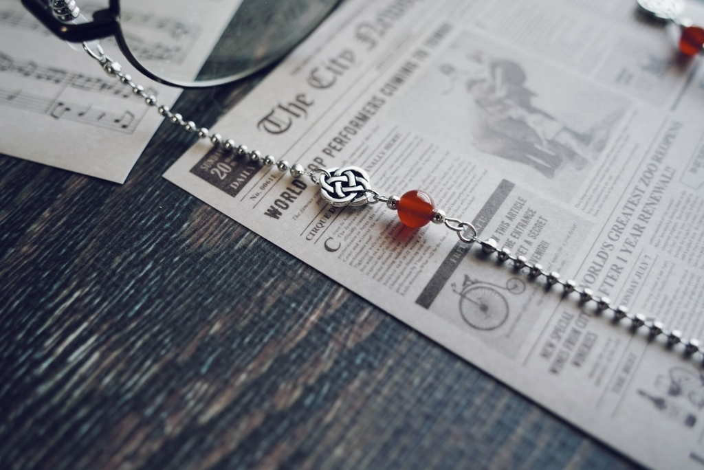 綾と石珠の眼鏡チェーン