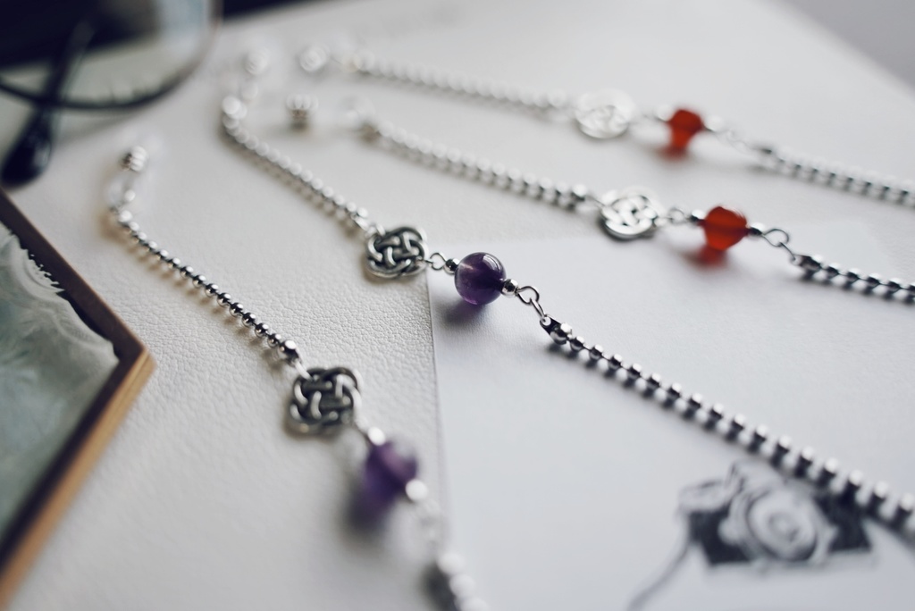 綾と石珠の眼鏡チェーン