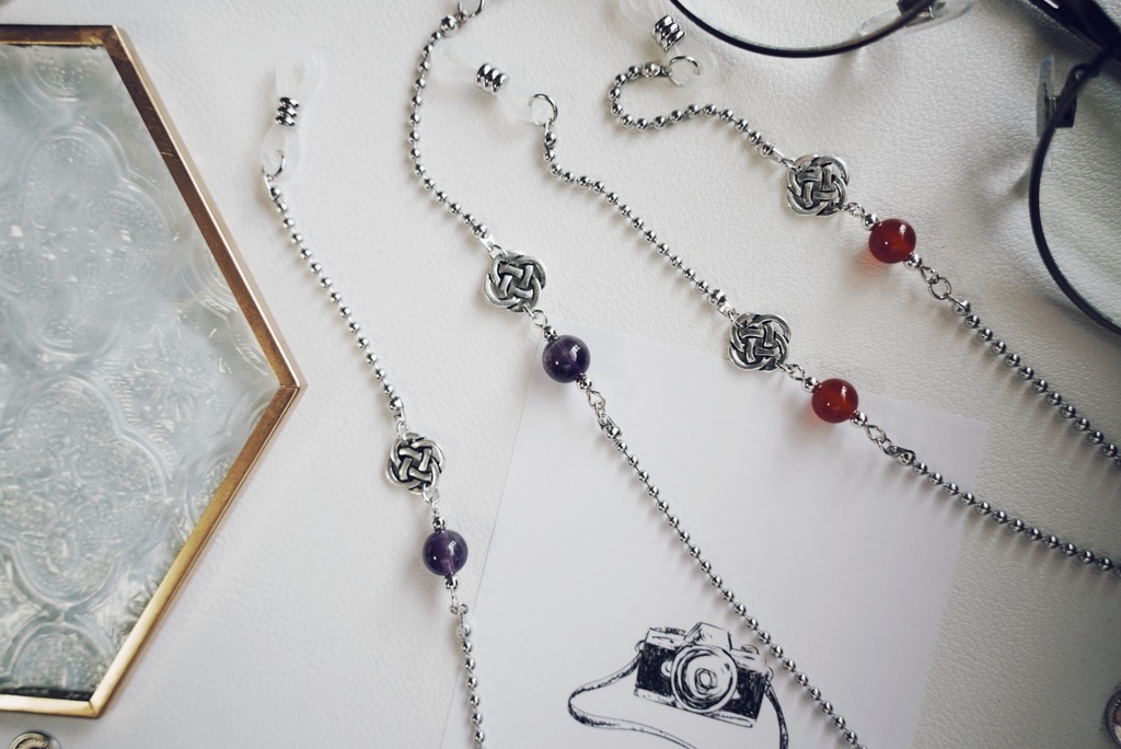 綾と石珠の眼鏡チェーン