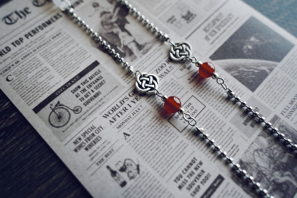 綾と石珠の眼鏡チェーン