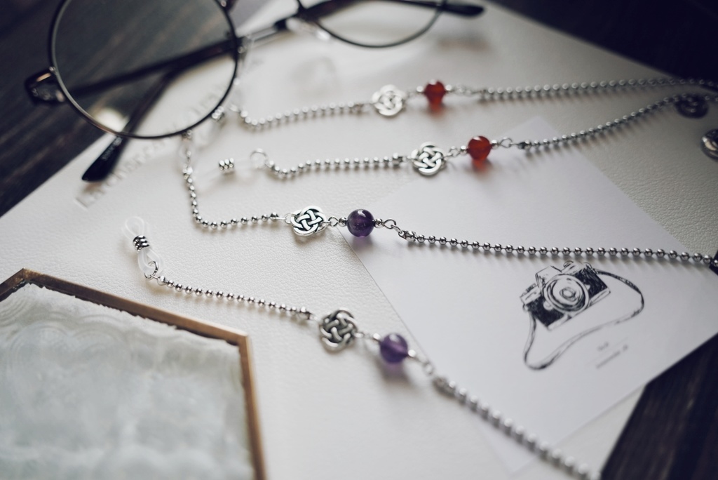 綾と石珠の眼鏡チェーン