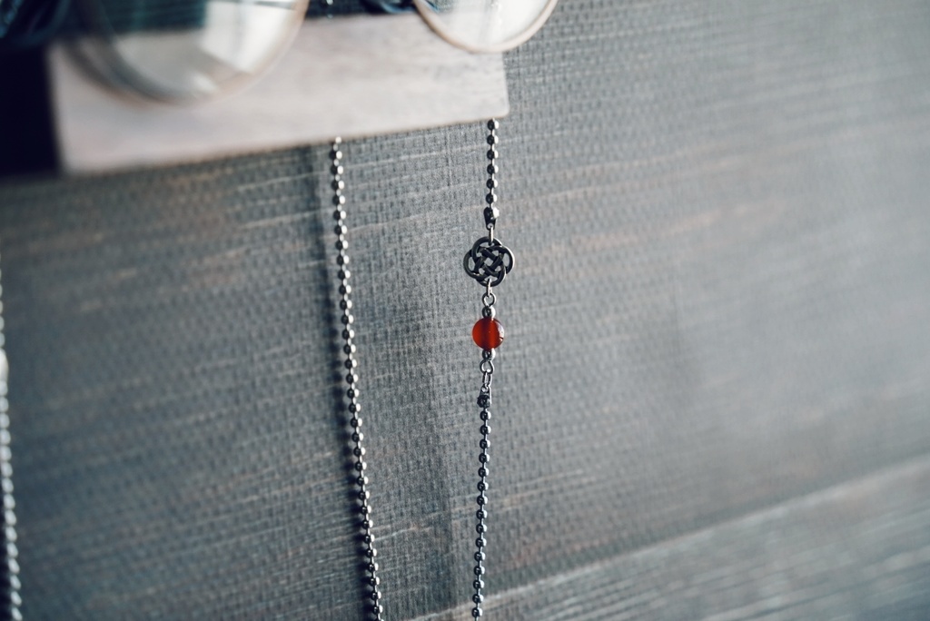 綾と石珠の眼鏡チェーン