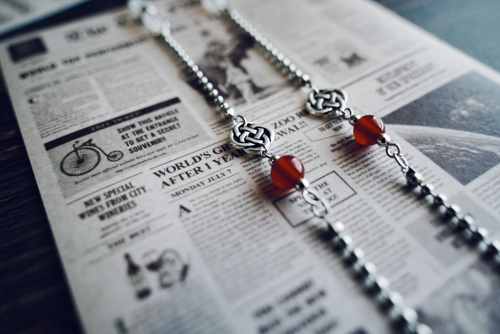 綾と石珠の眼鏡チェーン