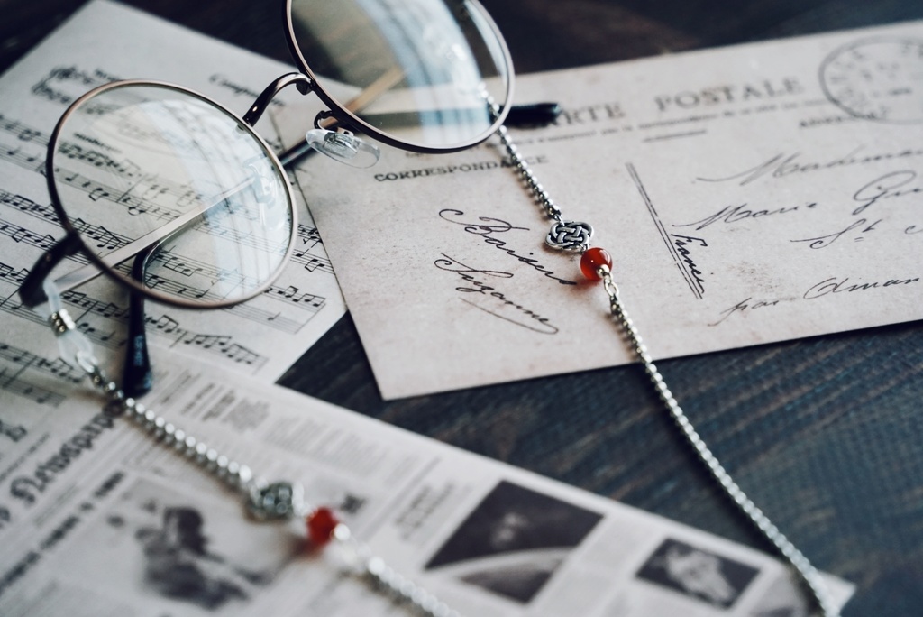 綾と石珠の眼鏡チェーン