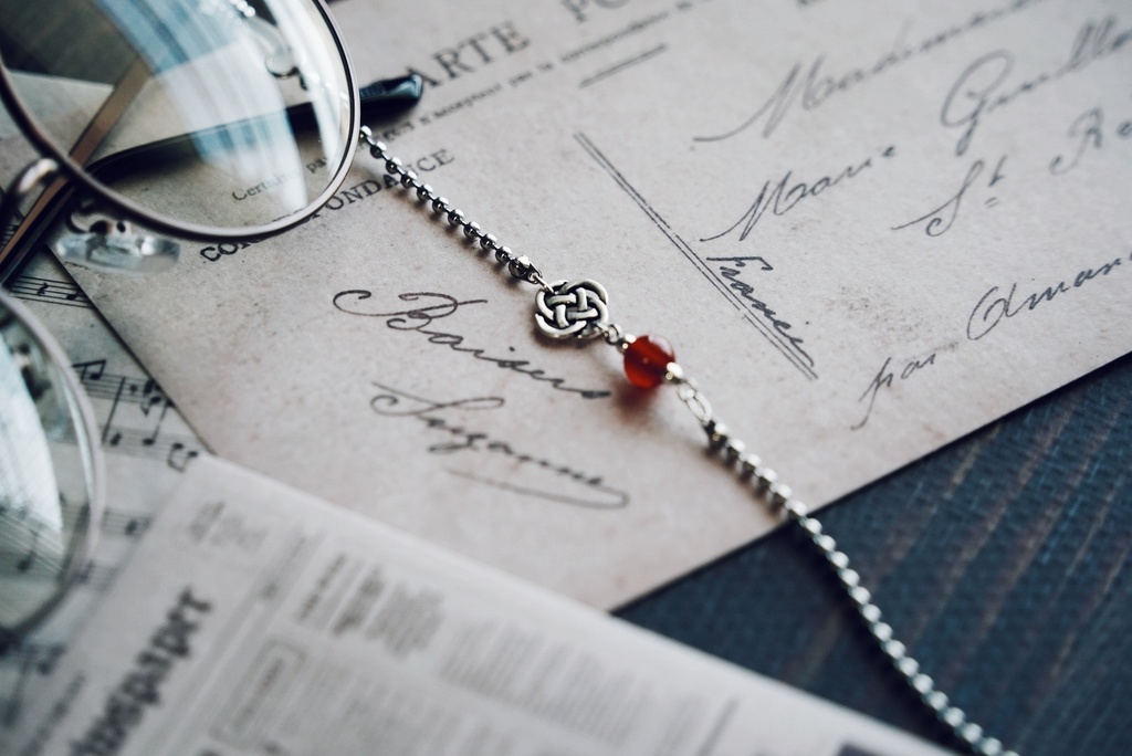 綾と石珠の眼鏡チェーン