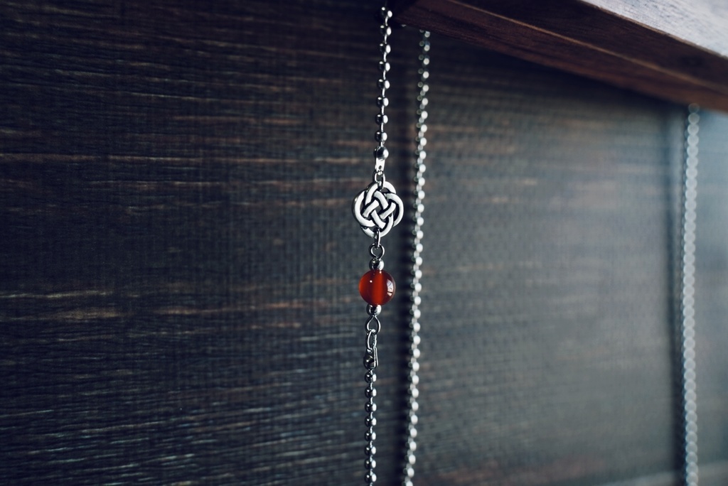 綾と石珠の眼鏡チェーン