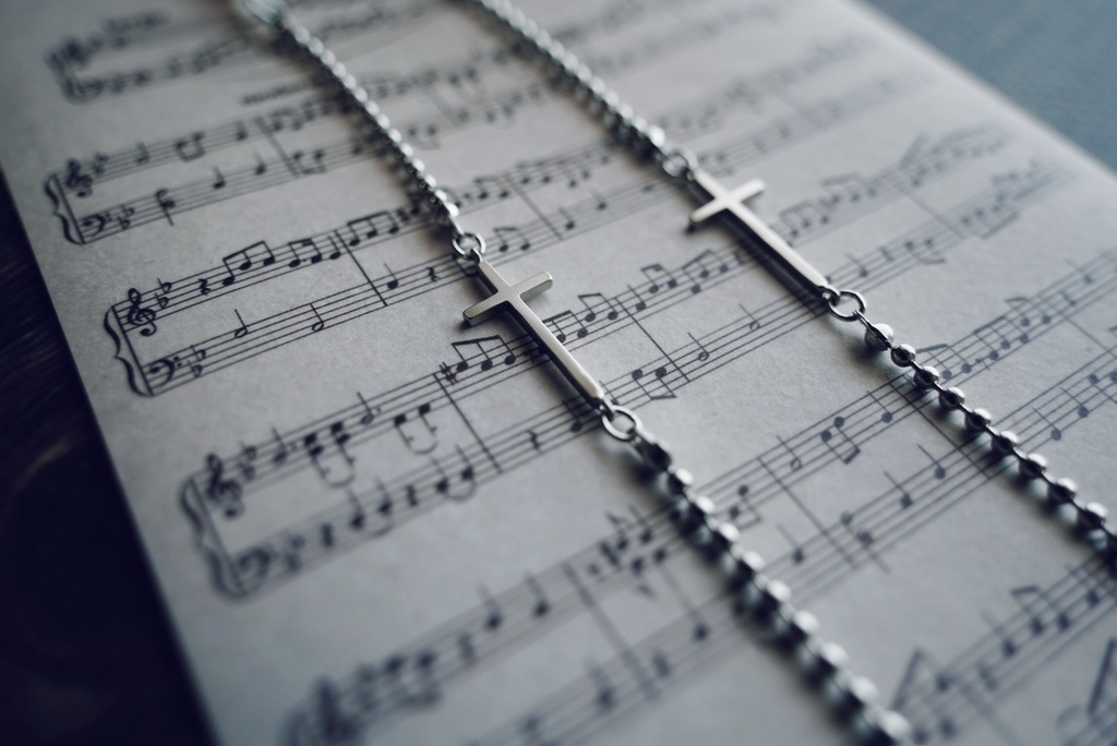 十字架の眼鏡チェーン