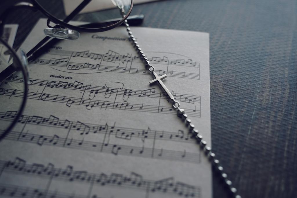 十字架の眼鏡チェーン