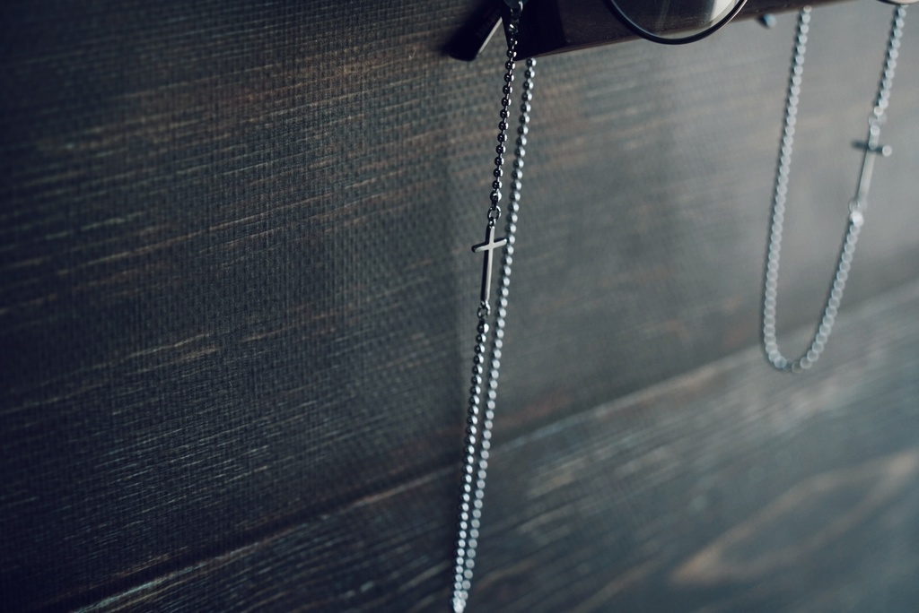 十字架の眼鏡チェーン
