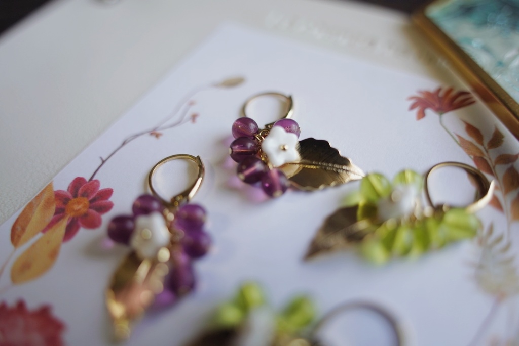 葡萄色の耳飾り