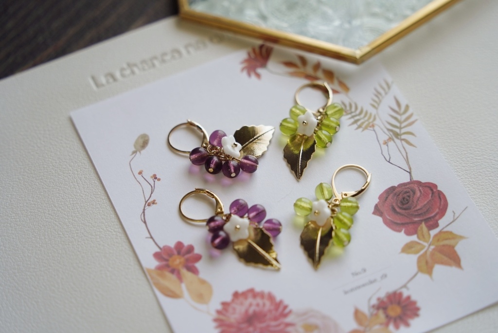 葡萄色の耳飾り