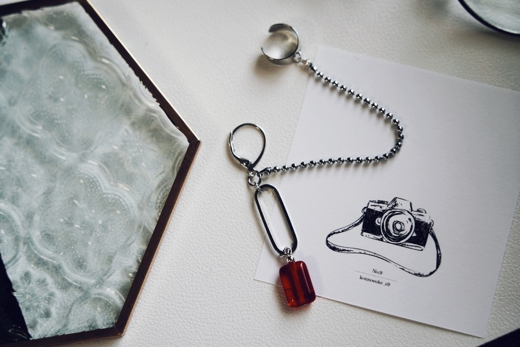 真紅なガラスのイヤーカフ&ピアス【1個売り】