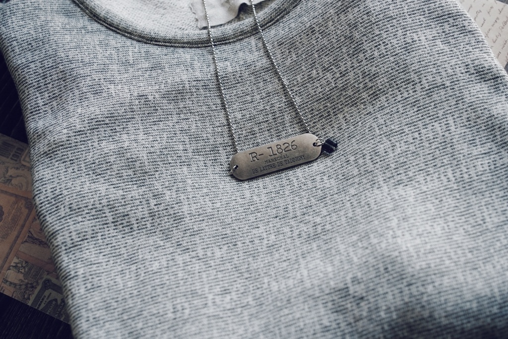 鈍色タグのネックレス