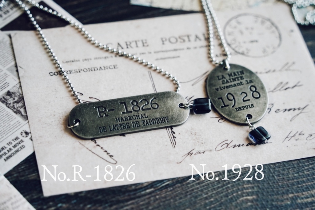 鈍色タグのネックレス