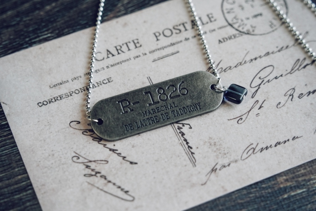 鈍色タグのネックレス