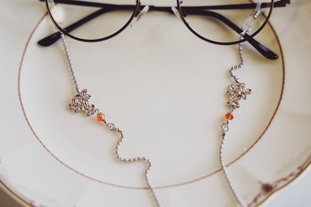 金木犀と紫陽花の眼鏡チェーン