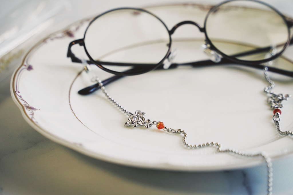 金木犀と紫陽花の眼鏡チェーン