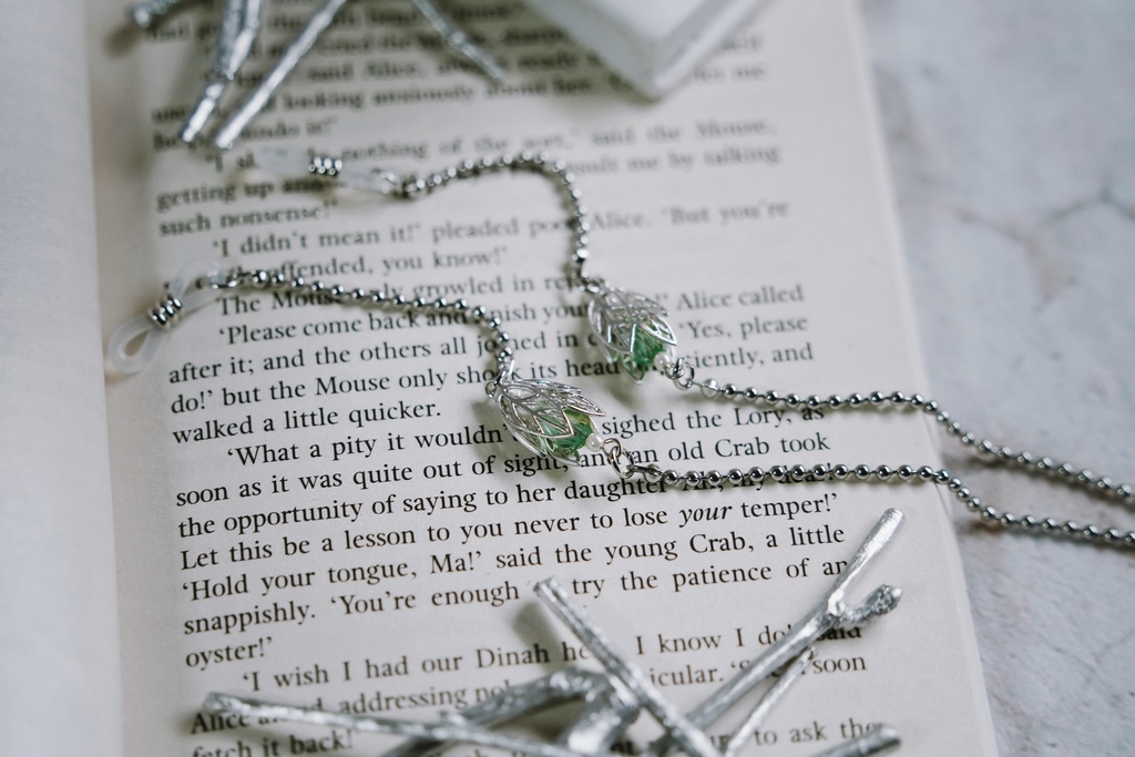 精霊石の眼鏡チェーン