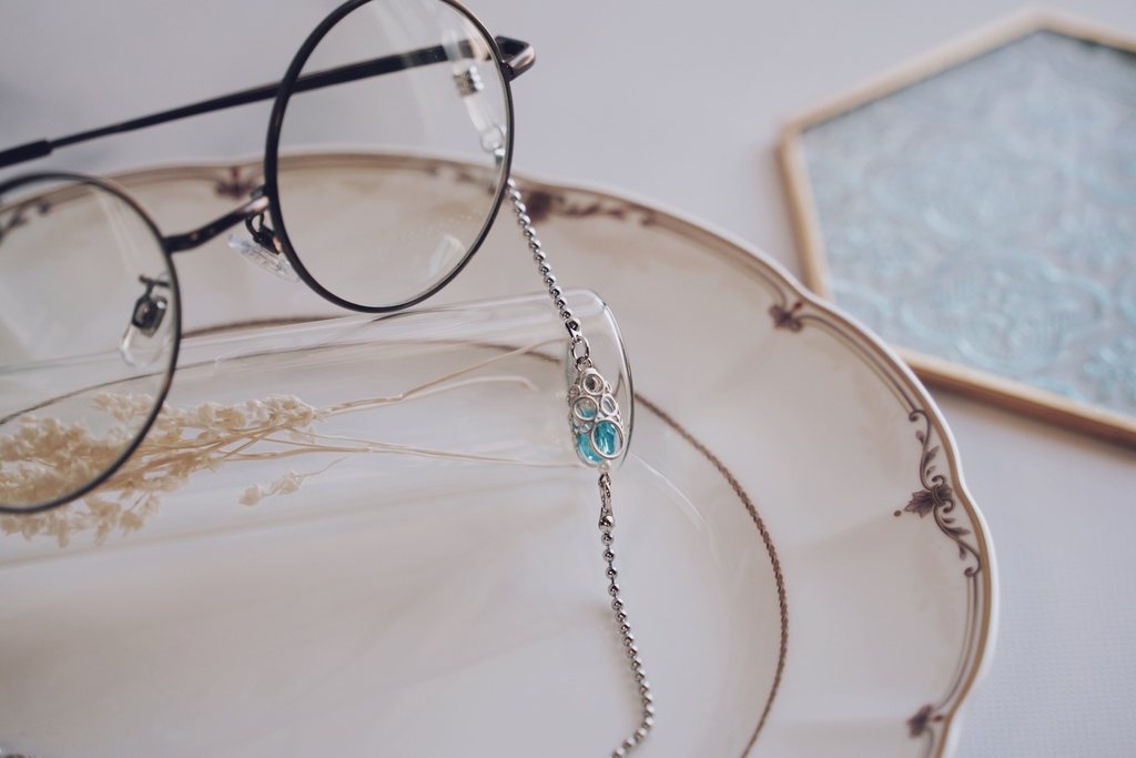 精霊石の眼鏡チェーン