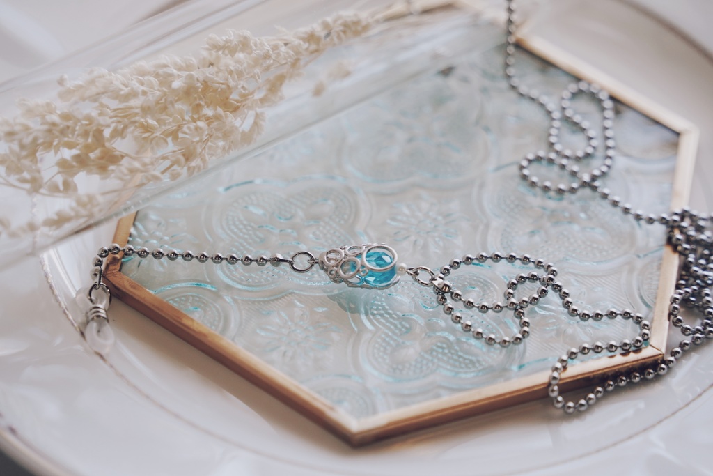 精霊石の眼鏡チェーン