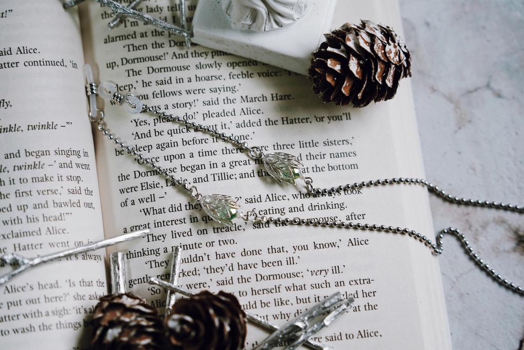 精霊石の眼鏡チェーン