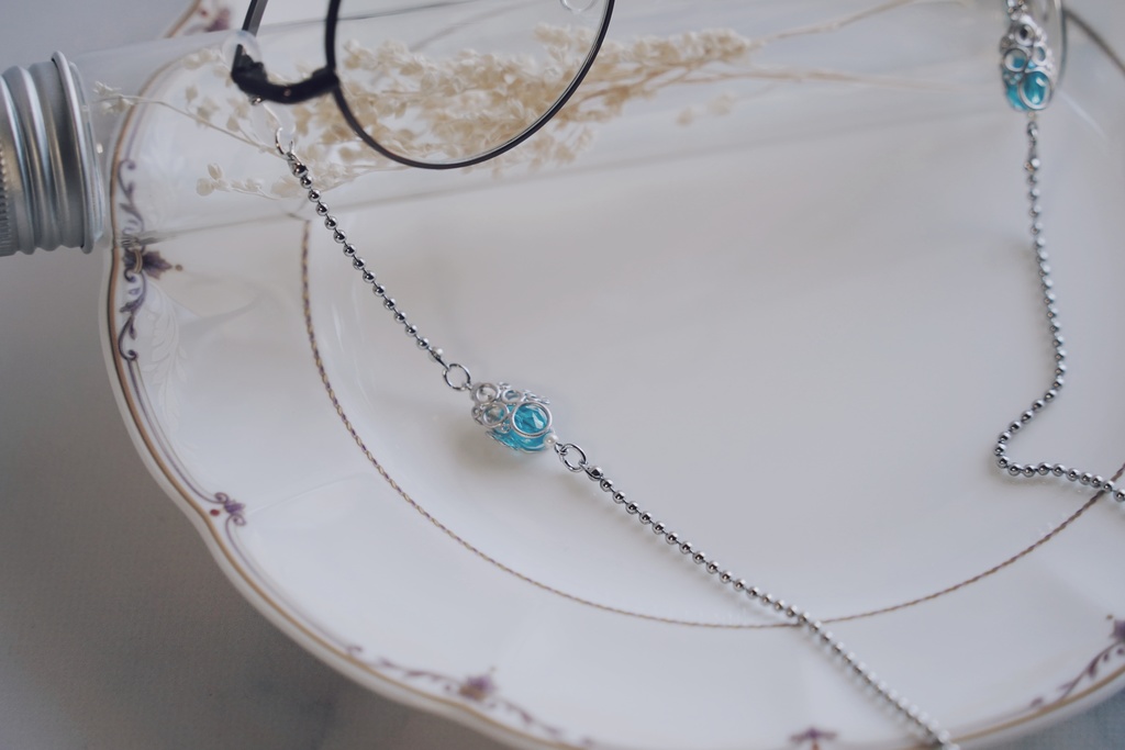 精霊石の眼鏡チェーン