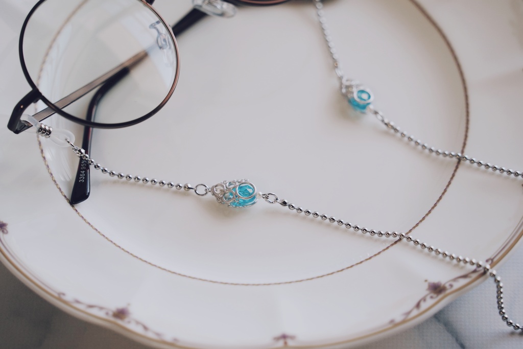 精霊石の眼鏡チェーン