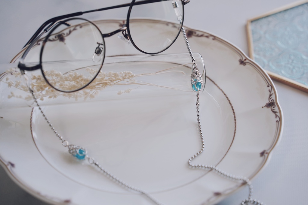 精霊石の眼鏡チェーン