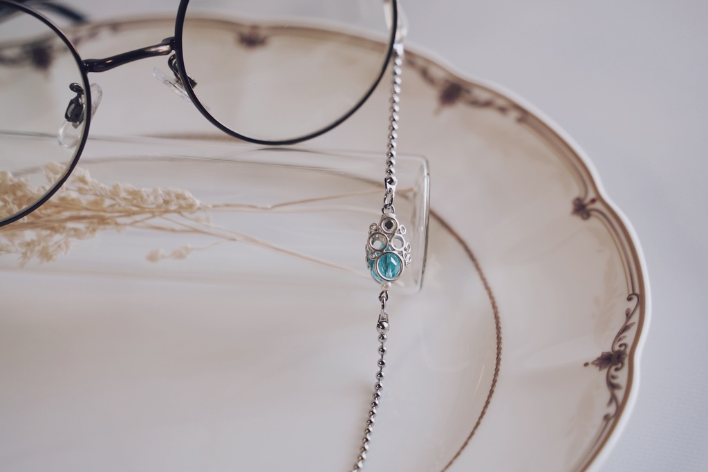 精霊石の眼鏡チェーン