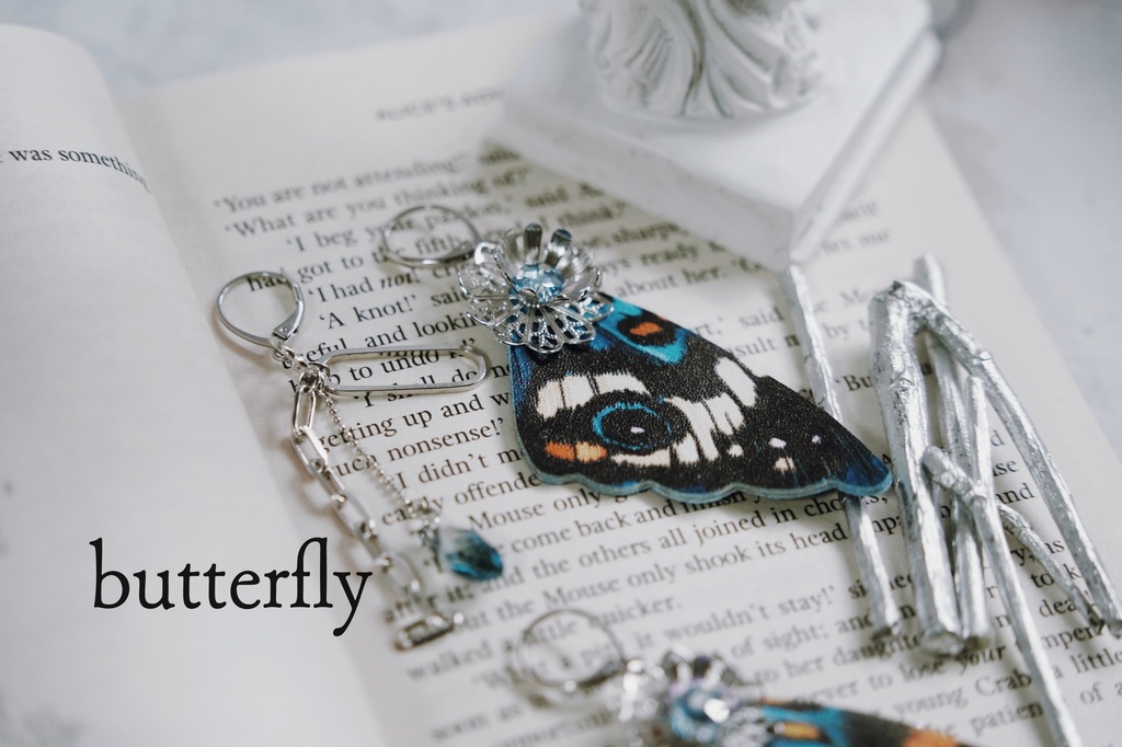 鱗粉を纏う者の耳飾り【左右非対称デザイン】