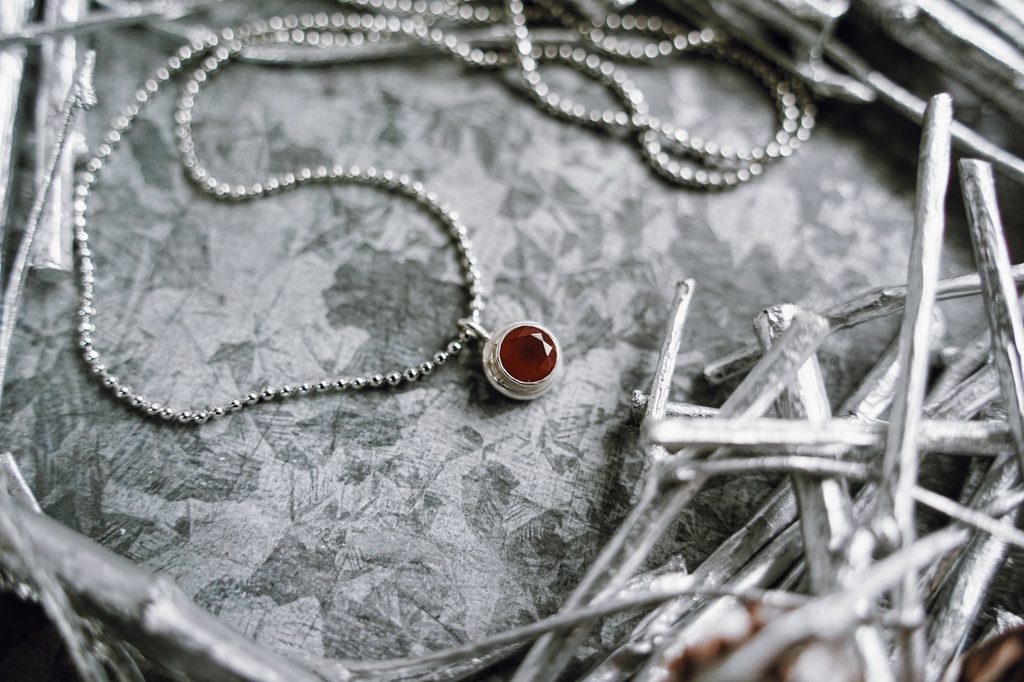 カーネリアンのネックレス