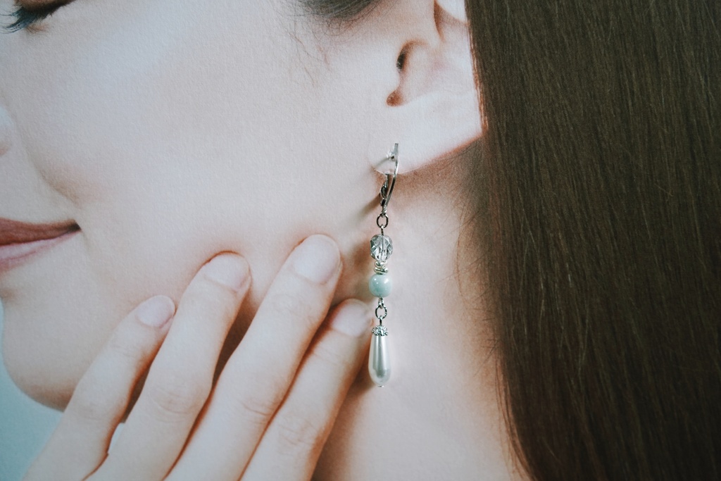青磁色の耳飾り【左右非対称デザイン】