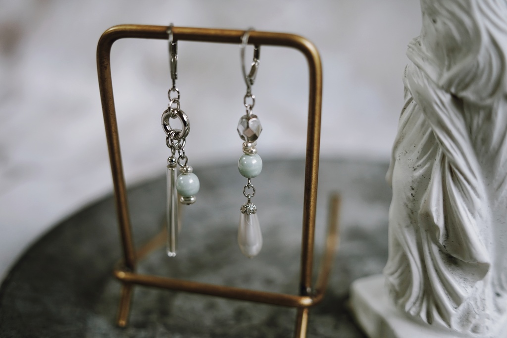 青磁色の耳飾り【左右非対称デザイン】